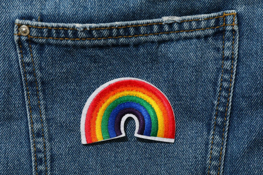 Kolorowa przypinka do ubrań